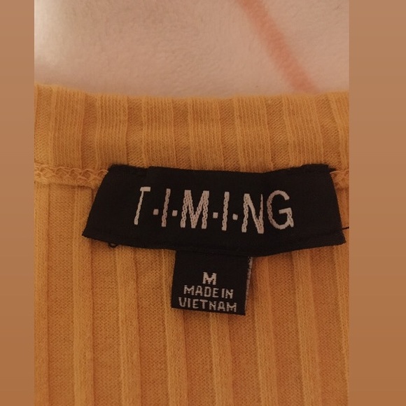 Yellow V-Neck Crop Top - Picture 4 of 4